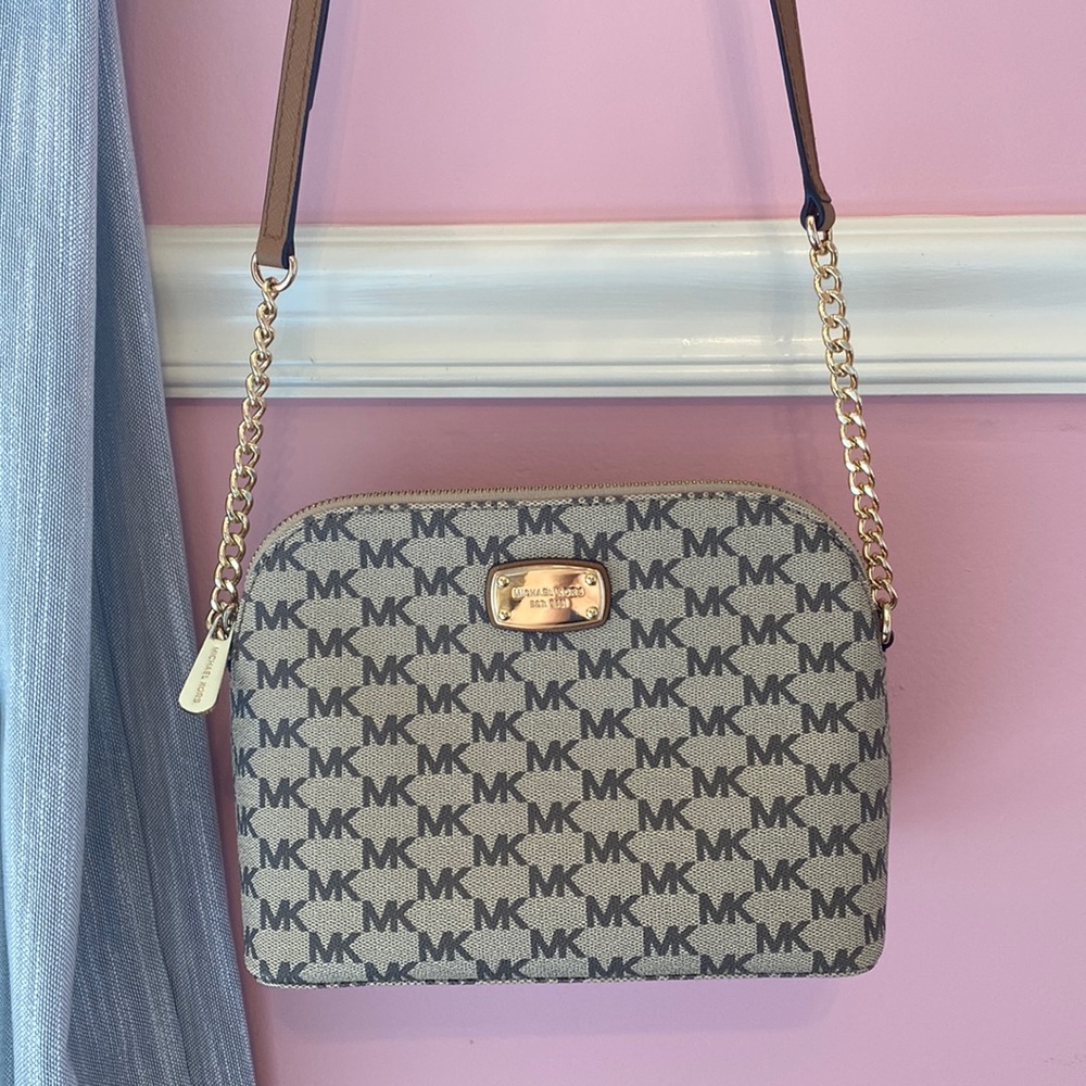 Michael Khors Cross body purse